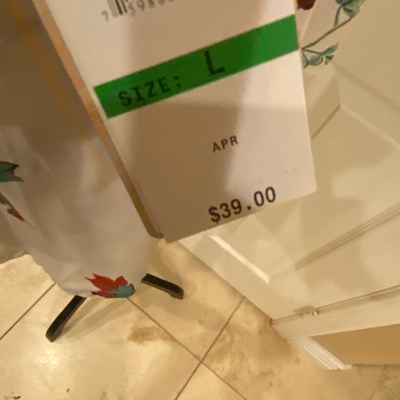 NWT Coco & Jameson cold shoulder top Jrs Large - Picture 6 of 7